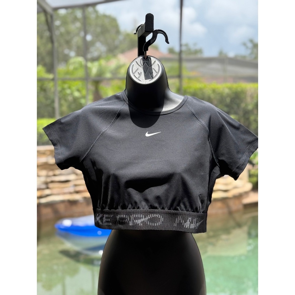 Nike Pro Women's Tight Fit Training Crop Top Black HM6369-010 M